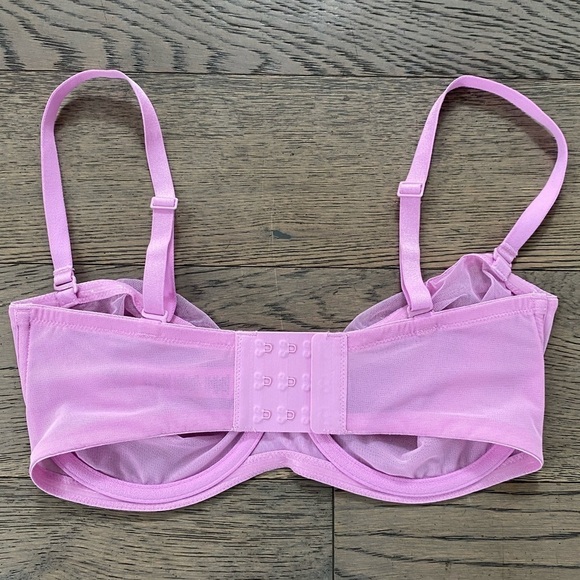 SKIMS Ultra Fine Mesh Strapless Bra - Picture 3 of 5